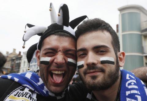 Juventus fans ahead of the Champions League final soccer match between Juventus and Real Madrid at the Millennium Stadium in Cardiff, Wales, Saturday June 3, 2017. (AP Photo/Kirsty Wigglesworth)
