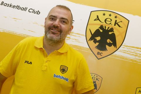 Ο Στέφανος Δέδας είναι ο νέος προπονητής της ΑΕΚ