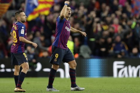 Barcelona forward Luis Suarez, right, celebrates scoring his side's third goal during the Spanish La Liga soccer match between FC Barcelona and Real Madrid at the Camp Nou stadium in Barcelona, Spain, Sunday, Oct. 28, 2018. (AP Photo/Manu Fernandez)