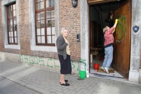 Οπαδοί του ΠΑΟ "έβαψαν" με σπρέι τους Βέλγους