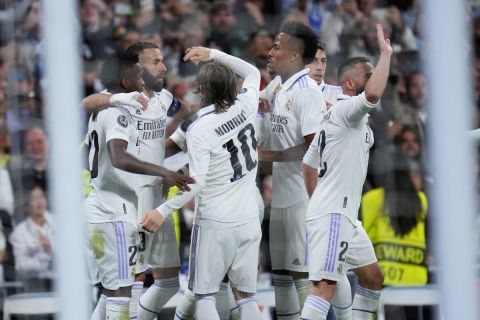 Οι παίκτες της Ρεάλ πανηγυρίζουν γκολ που σημείωσαν κόντρα στην Τσέλσι για τα προημιτελικά του Champions League 2022-2023 στο "Σαντιάγο Μπερναμπέου", Μαδρίτη | Τετάρτη 12 Απριλίου 2023