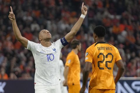 Ο  Κιλιάν Εμπαπέ πανηγυρίζει το γκολ του με την Γαλλία απέναντι στην Ολλανδία για τα προκριματικά του Euro 2024 | 13 Οκτωβρίου 2023