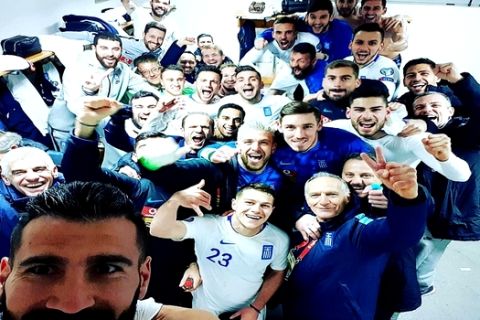 Η πανηγυρική selfie της Εθνικής Ελλάδας στ' αποδυτήρια