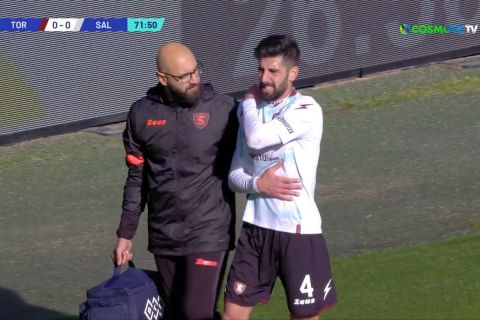 Ο Τριαντάφυλλος Πασαλίδης κατά την αποχώρηση του από το ματς με την Τορίνο