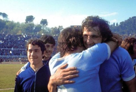 RETRO 1974 - LAZIO CAMPIONE D' ITALIA 1974 - I FESTEGGIAMENTI DI GIORGIO CHINAGLIA - 01-00016190000002 - OLYCOM