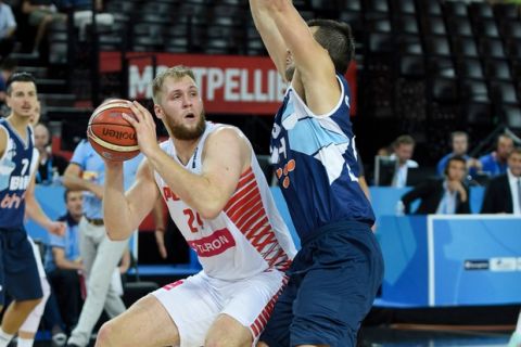 Przemek Karnowski: Πολλά κιλά μπάσκετ
