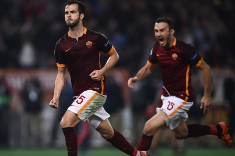 Roma's midfielder from Bosnia-Herzegovina Miralem Pjanic (L) celebrates after scoring a penalty during the UEFA Champions League football match AS Roma vs Bayer Leverkusen on November 4, 2015 at the Olympic stadium in Rome.    AFP PHOTO / FILIPPO MONTEFORTE        (Photo credit should read FILIPPO MONTEFORTE/AFP/Getty Images)