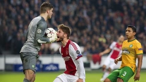 Celtic's British goalkeeper Fraser Forster (L) grabs the ball as Ajax's Danish midfielder Lasse Schone (C) reacts in front of Celtic's Honduran defender Emilio Izaguirre (R) during the UEFA Champions League group H football match between Ajax Amsterdam and Celtic FC on November 6, 2013 at the Amsterdam Arena in Amsterdam.  AFP PHOTO / ANP / OLAF KRAAK   **NETHERLANDS OUT**        (Photo credit should read OLAF KRAAK/AFP/Getty Images)