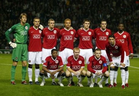 Manchester United teamgroup for the game against FC Copenhagen (with Wayne Rooney as captain (front row 2nd from r))