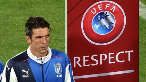 FLORENCE, ITALY - SEPTEMBER 03: Gianluigi Buffon of Italy before the UEFA EURO 2016 qualifier between Italy and Malta on September 3, 2015 in Florence, Italy.  (Photo by Giuseppe Bellini/Getty Images)