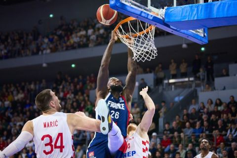 Προκριματικά EuroBasket 2025: Η Γαλλία του διψήφιου Λεσόρ λύγισε την Κροατία του εξαιρετικού Χεζόνια