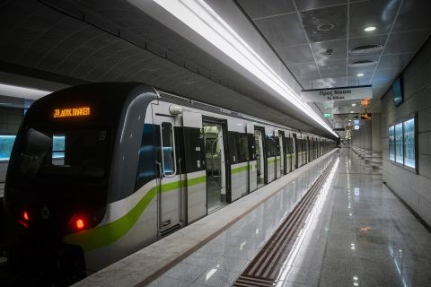 Στιγμιότυπο από το νέο σταθμό Μετρό στην Αγία Βαρβάρα.
(EUROKINISSI/ΤΑΤΙΑΝΑ ΜΠΟΛΑΡΗ)