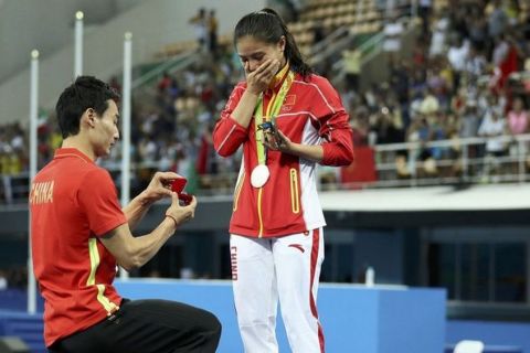 Πρόταση γάμου στην Ζι Χε την ώρα που πήρε μετάλλιο!