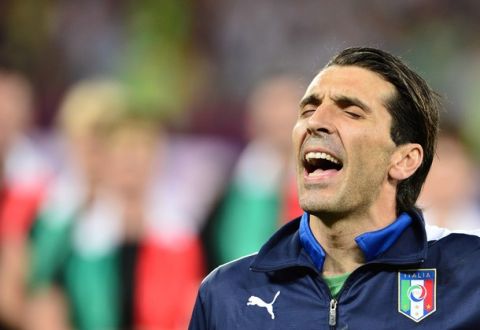 Italian goalkeeper Gianluigi Buffon sings his national anthem before the Euro 2012 football championships final match Spain vs Italy on July 1, 2012 at the Olympic Stadium in Kiev. AFP PHOTO / GIUSEPPE CACACE        (Photo credit should read GIUSEPPE CACACE/AFP/GettyImages)