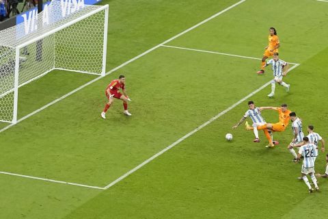 Ο Βόουτ Βέχορστ ισοφαρίζει σε 2-2 για την Ολλανδία κόντρα στην Αργεντινή