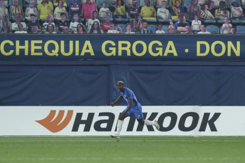 Ο Ντέιβιντ Ντάτρο Φοφανά της Μόλντε σκοράρει σε αναμέτρηση του Europa League