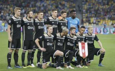 Ajax's players pose for a photo prior the Champions League, play-off round, second leg soccer match between Dynamo Kiev and Ajax Amsterdam at the Olympiyskiy stadium in Kiev, Ukraine, Tuesday, Aug. 28, 2018. (AP Photo/Efrem Lukatsky)
