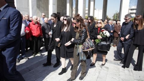 ΑΘΗΝΑ-Η κηδεία του εκδότη της εφημερίδας «Φως των ΣΠΟΡ», Θόδωρου Νικολαΐδη στο Α' Νεκροταφείο Αθηνών.(EUROKINISSI-ΚΟΝΤΑΡΙΝΗΣ ΓΙΩΡΓΟΣ)