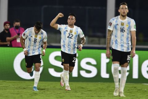 Οι παίκτες της Αργεντινής πανηγυρίζουν το γκολ του Λαουτάρο Μαρτίνες