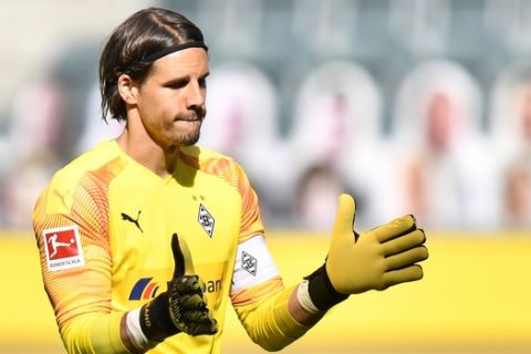 Moenchengladbach's goalkeeper Yann Sommer applauds at the end of the German Bundesliga soccer match between Borussia Moenchengladbach and Union Berlin in Moenchengladbach, Germany, Sunday, May 31, 2020. The German Bundesliga becomes the world's first major soccer league to resume after a two-month suspension because of the coronavirus pandemic. (AP Photo/Martin Meissner, Pool)