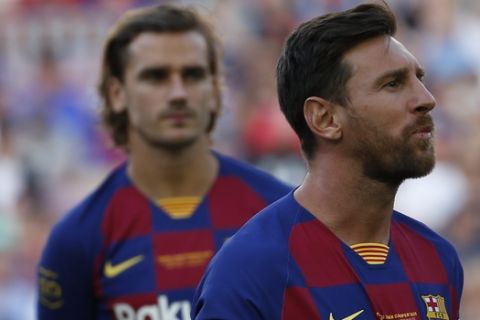 Barcelona forward Lionel Messi, right, looks on next to his teammate Antoine Griezman prior of the Joan Gamper trophy soccer match between FC Barcelona and Arsenal at the Camp Nou stadium in Barcelona, Spain, Sunday, Aug. 4, 2019. (AP Photo/Joan Monfort)