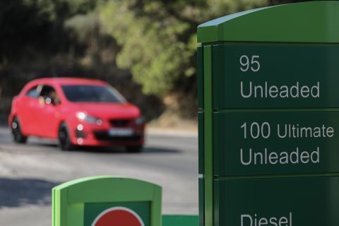 Επιδότηση στη βενζίνη και το diesel: 30 έως 50 ευρώ για 3 μήνες. Ποιοι και πώς θα την πάρουν
