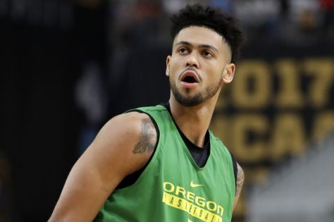 Oregon's Tyler Dorsey warms up during a practice session for their NCAA Final Four tournament college basketball semifinal game Friday, March 31, 2017, in Glendale, Ariz. (AP Photo/David J. Phillip)