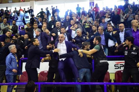 Έπαιξαν ξύλο στην Τουρκία πρόεδροι ομάδων στο γυναικείο πρωτάθλημα
