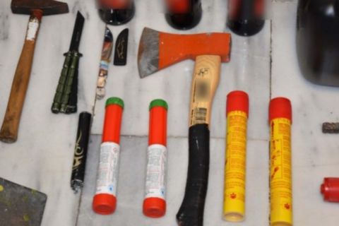 Μολότοφ, μαχαίρια και τσεκούρια εντοπίστηκαν σε συνδέσμους οπαδών στη Θεσσαλονίκη