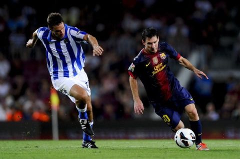 BARCELONA, SPAIN - AUGUST 19:  Lionel Messi of FC Barcelona (R) duels for the ball with Ion Ansotegi Gorostola of Real Sociedad during the La Liga match between FC Barcelona and Real Sociedad de Futbol at Camp Nou on August 19, 2012 in Barcelona, Spain.  (Photo by David Ramos/Getty Images)