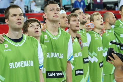 Η Ομοσπονδία της Σλοβενίας στο πλευρό της FIBA