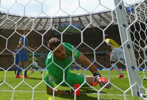 BELO HORIZONTE, BRAZIL - JUNE 14:  Goalkeeper Orestis Karnezis of Greece fails to save a shot by Pablo Armero of Colombia for his teams first goal during the 2014 FIFA World Cup Brazil Group C match between Colombia and Greece at Estadio Mineirao on June 14, 2014 in Belo Horizonte, Brazil.  (Photo by Jeff Gross/Getty Images)