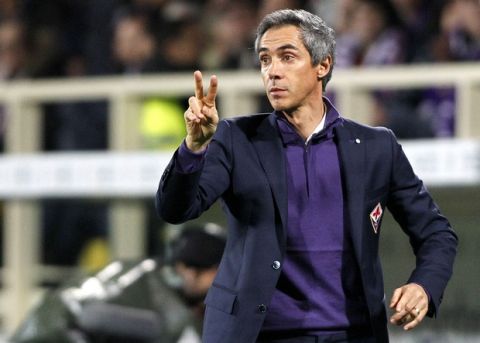 Fiorentina coach Paulo Sousa calls out to his players during a Serie A soccer match at the Artemio Franchi stadium in Florence, Italy, Saturday, Jan. 9, 2016. (AP Photo/Fabrizio Giovannozzi) 