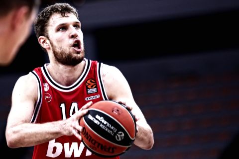 Ο Σάσα Βεζένκοβ πληρώθηκε αδρά (και) γιατί είναι ένας εκ των κορυφαίων shooting bigs της EuroLeague