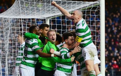 GLASGOW, SCOTLAND - DECEMBER 31:  Scott Brown (1st R) of Celtic joins players' celebration after their team's second goal scored by Scott Sinclair during the Ladbrokes Scottish Premiership match between Rangers and Celtic at Ibrox Stadium on December 31, 2016 in Glasgow, Scotland.  (Photo by Mark Runnacles/Getty Images)