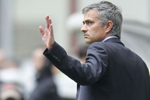 Inter Milan coach Jose Mourinho, of Portugal,  waves to supporters during a Serie A soccer match between Inter Milan and Chievo, at the San Siro stadium in Milan, Italy, Sunday, May 9, 2010. (AP Photo/Luca Bruno)