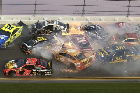 Multiple cars crash in turn 3 during the NASCAR Daytona 500 auto race at Daytona International Speedway, Sunday, Feb. 17, 2019, in Daytona Beach, Fla. (AP Photo/Gary McCullough)