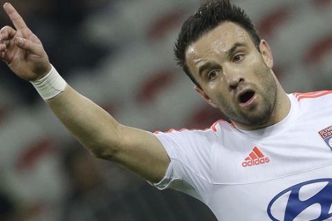 Lyon's Mathieu Valbuena reacts during the warm up before the French League One soccer match against Nice, Friday, Nov. 20, 2013, in Nice stadium, southeastern France. (AP Photo/Lionel Cironneau)