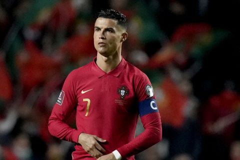 Ο Κριστιάνο Ρονάλντο της Πορτογαλίας σε στιγμιότυπο του αγώνα με τη Σερβία για τη φάση των προκριματικών ομίλων της ευρωπαϊκής ζώνης του Παγκοσμίου Κυπέλλου 2022 στο "Λουζ", Λισαβόνα | Κυριακή 14 Νοεμβρίου 2021