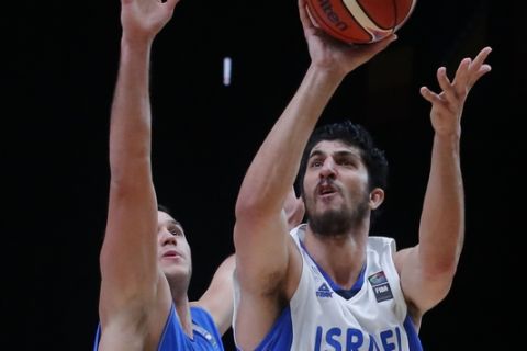 Israel's Lior Eliyahu, right, shoots the ball while Italy's Danilo Gallinari, tries to stop him during the EuroBasket European Basketball Championship match, round of sixteen, between Israel against Italy, at Pierre Mauroy stadium in Lille, northern France, Sunday, Sept. 13, 2015. Serbia won 94-81. (AP Photo/Michel Euler)