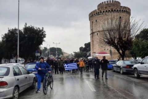 Τζόκοβιτς: Πορεία αντιεμβολιαστών στη Θεσσαλονίκη με συνθήματα υπέρ του Σέρβου