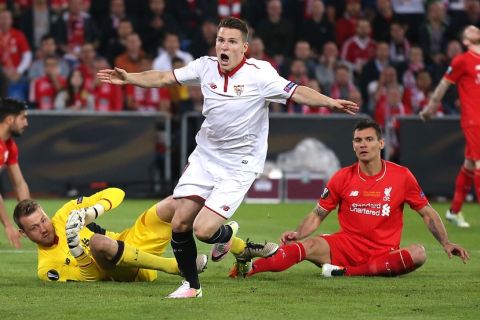 "BASEL, SWITZERLAND - MAY 18:  Kevin Gameiro of Sevilla celebrates scoring his team's first goal during the UEFA Europa League Final match between Liverpool and Sevilla at St. Jakob-Park on May 18, 2016 in Basel, Switzerland.  (Photo by Lars Baron/Getty Images)"