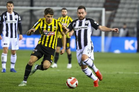 Ο Άντριγια Ζίβκοβιτς με τον Λάζαρο Ρότα στο πρώτο παιχνίδι Κυπέλλου ανάμεσα σε ΠΑΟΚ και ΑΕΚ