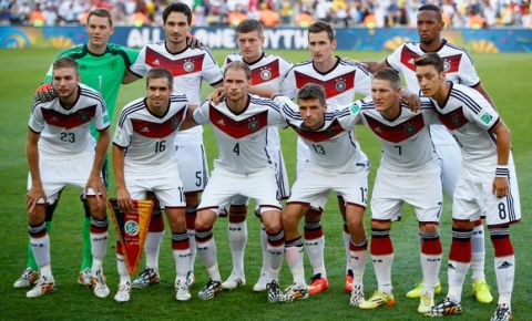 RIO DE JANEIRO, BRAZIL - JULY 13: Germany pose for a team photo prior to during the 2014 FIFA World Cup Brazil Final match between Germany and Argentina at Maracana on July 13, 2014 in Rio de Janeiro, Brazil.  (Photo by Clive Rose/Getty Images)