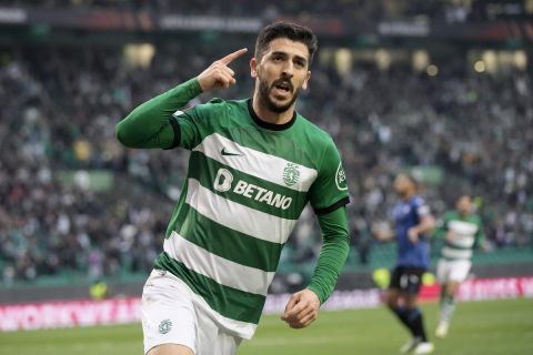 Sporting's Paulinho celebrates after scoring the opening goal during the Europa League round of sixteen, first leg, soccer match between Sporting CP and Atalanta at the Alvalade stadium in Lisbon, Wednesday, March 6, 2024. (AP Photo/Armando Franca)