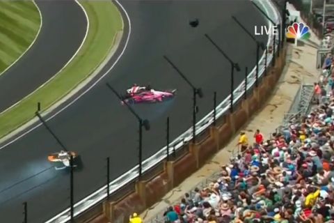 Παραλίγο τραγωδία στον Indianapolis 500, με τροχό που πέρασε πάνω από κατάμεστη εξέδρα