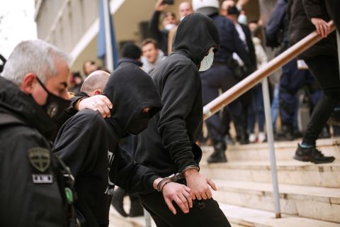 Οι κατηγορούμενοι για τη δολοφονία του Άλκη στο Δικαστικό Μέγαρο Θεσσαλονίκης