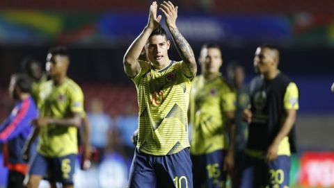 Colombia's James Rodriguez applauds to fans at the end of a Copa America Group B soccer match at the Morumbi stadium in Sao Paulo, Brazil, Wednesday, June 19, 2019. (AP Photo/Victor R. Caivano)