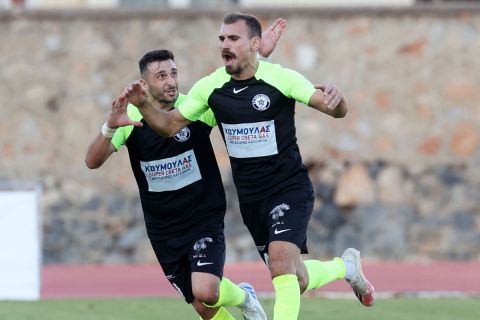 Οι παίκτες του Αγίου Νικολάου πανηγυρίζουν στο ματς με τον Αλμυρό | 20 Οκτωβρίου 2022