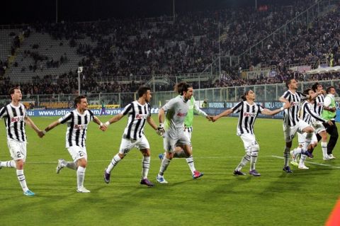 FLORENCE, ITALY - MARCH 17: Juventus players celebrates the victory after the Serie A match between ACF Fiorentina and Juventus FC at Stadio Artemio Franchi on March 17, 2012 in Florence, Italy.  (Photo by Gabriele Maltinti/Getty Images)
